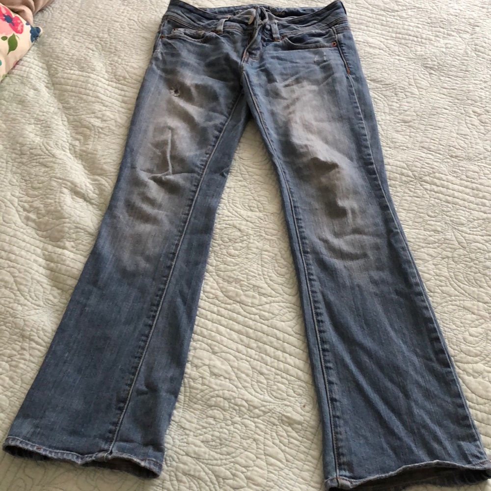 American eagle lightly distressed jeans
